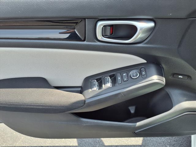 Photo of 2024 Platinum White Pearl Honda Civic
