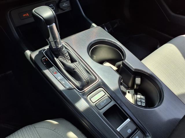Photo of 2024 Platinum White Pearl Honda Civic