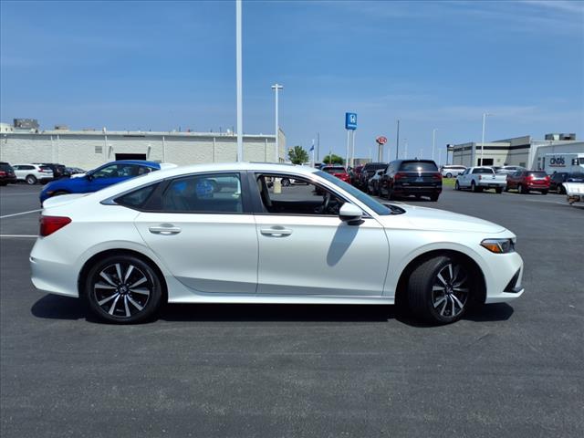 Photo of 2024 Platinum White Pearl Honda Civic