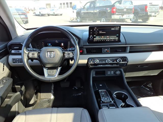 Photo of 2023 Lunar Silver Metallic Honda Pilot