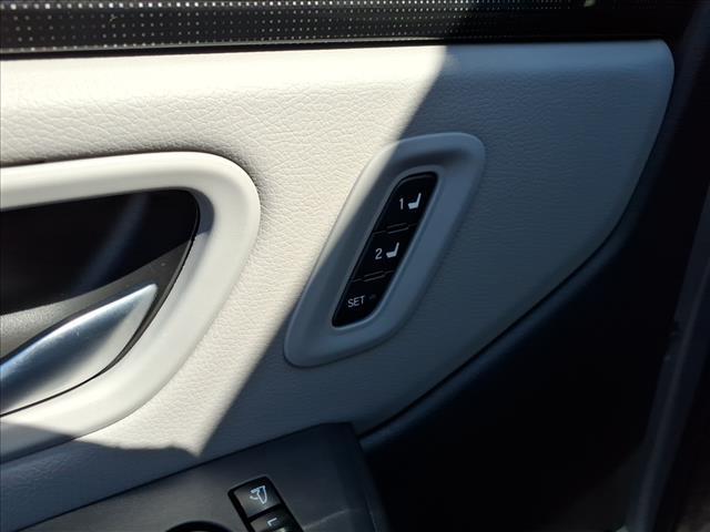 Photo of 2023 Lunar Silver Metallic Honda Pilot