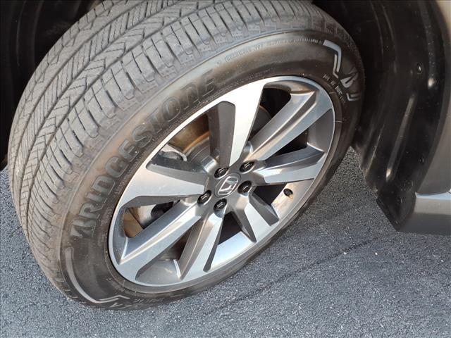 Photo of 2023 Lunar Silver Metallic Honda Pilot