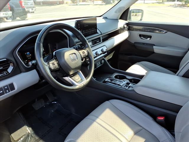 Photo of 2023 Lunar Silver Metallic Honda Pilot