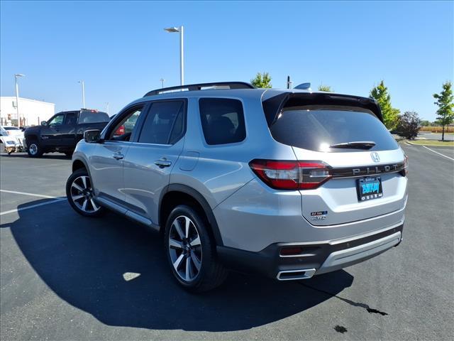 Photo of 2023 Lunar Silver Metallic Honda Pilot