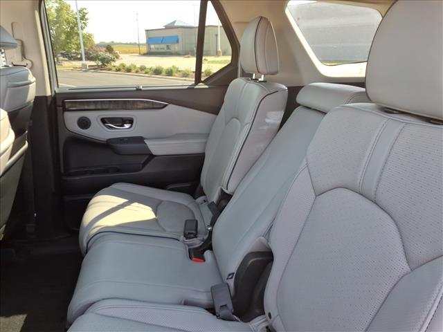 Photo of 2023 Lunar Silver Metallic Honda Pilot