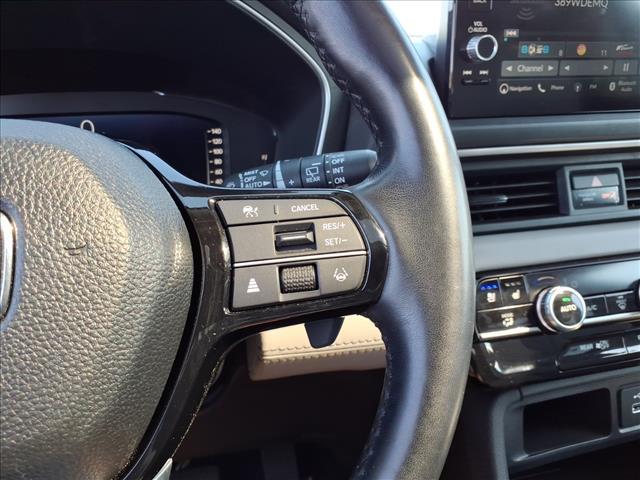 Photo of 2023 Lunar Silver Metallic Honda Pilot