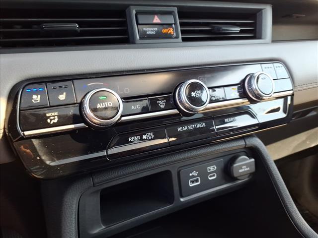 Photo of 2023 Lunar Silver Metallic Honda Pilot