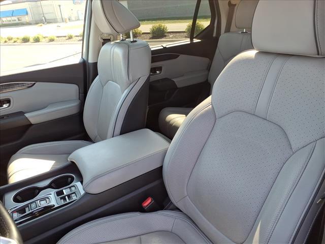 Photo of 2023 Lunar Silver Metallic Honda Pilot
