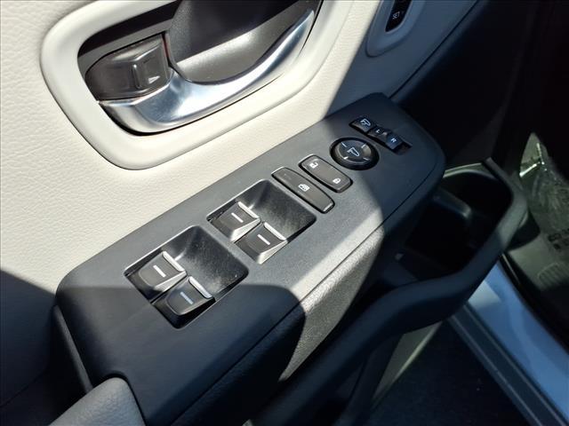 Photo of 2023 Lunar Silver Metallic Honda Pilot