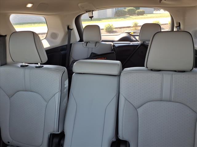Photo of 2023 Lunar Silver Metallic Honda Pilot