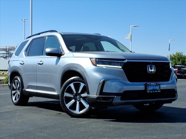 Photo of 2023 Lunar Silver Metallic Honda Pilot