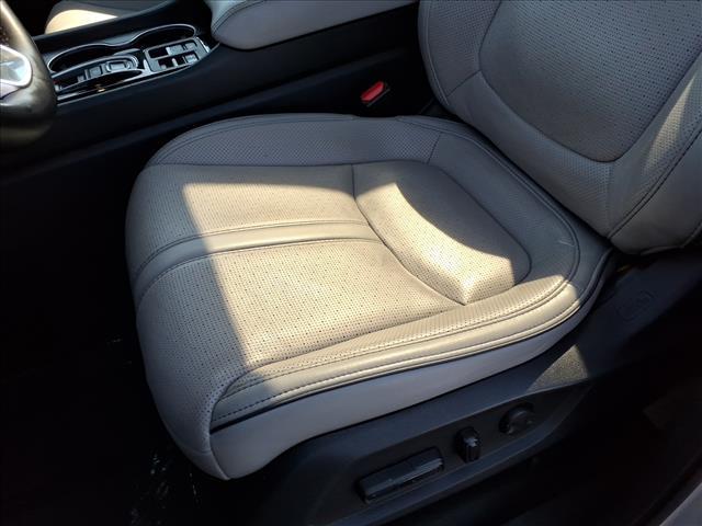 Photo of 2023 Lunar Silver Metallic Honda Pilot