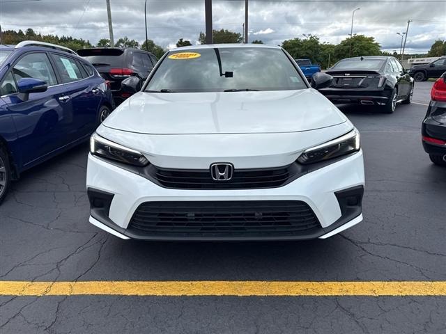 Photo of 2023 White Honda Civic