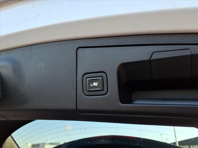 Photo of 2021 Crystal White Tri-Coat Cadillac XT4
