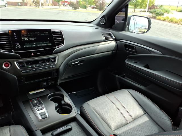 Photo of 2022 Lunar Silver Metallic Honda Pilot