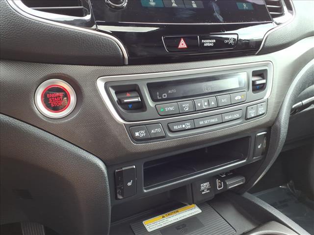 Photo of 2022 Lunar Silver Metallic Honda Pilot
