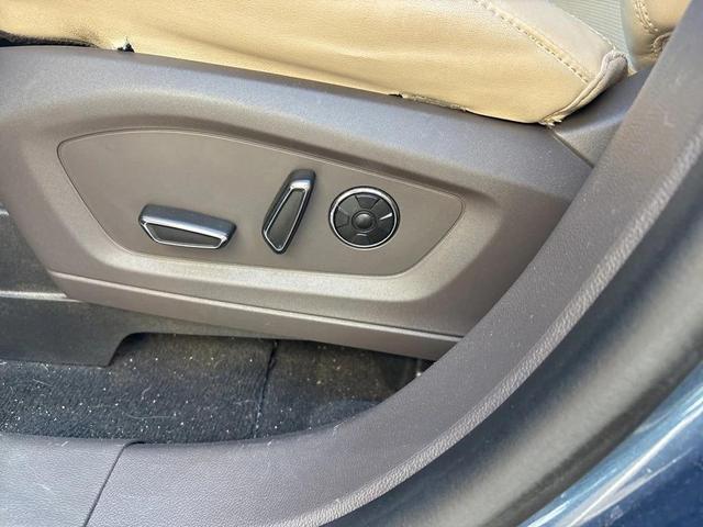 Photo of 2020 Blue Metallic Ford Explorer
