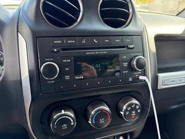Photo of 2017 Granite Crystal Metallic Clearcoat Jeep Compass
