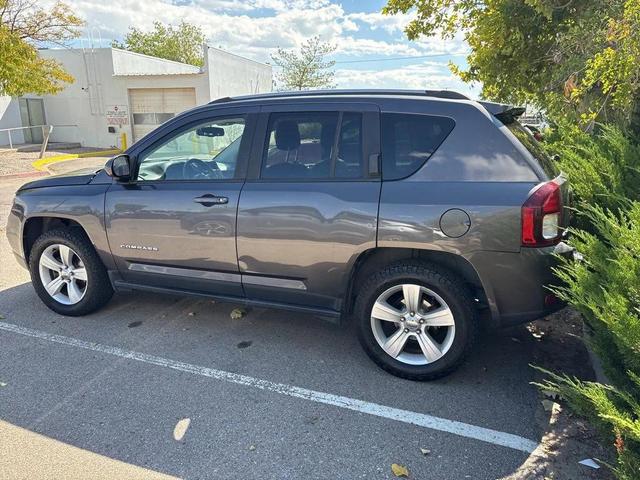 Photo of 2017 Granite Crystal Metallic Clearcoat Jeep Compass