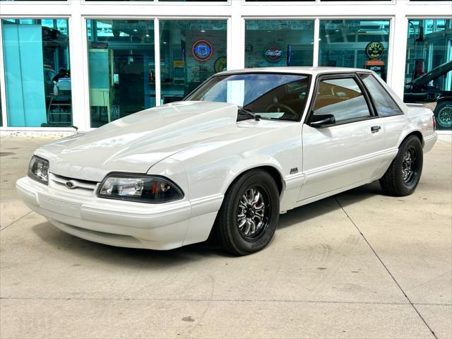Photo of 1991 White Ford Mustang