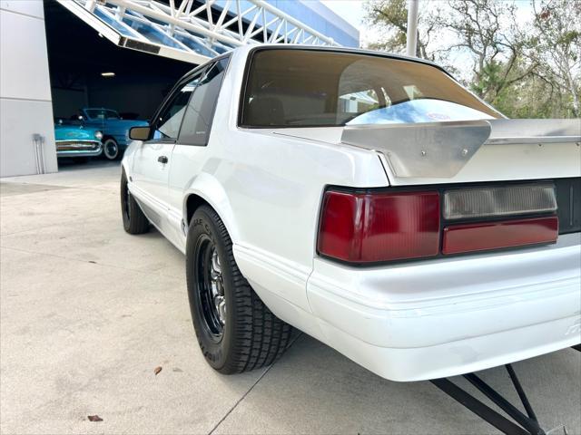 Photo of 1991 White Ford Mustang