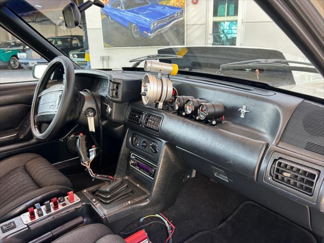 Photo of 1991 White Ford Mustang