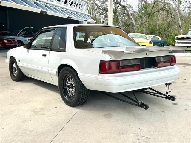 Photo of 1991 White Ford Mustang