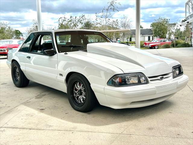 Photo of 1991 White Ford Mustang