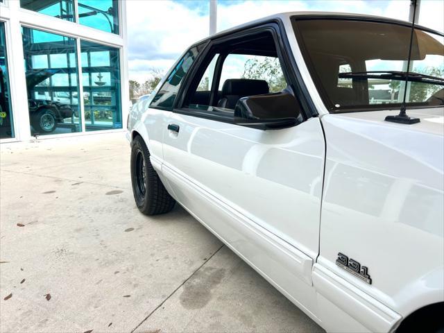 Photo of 1991 White Ford Mustang