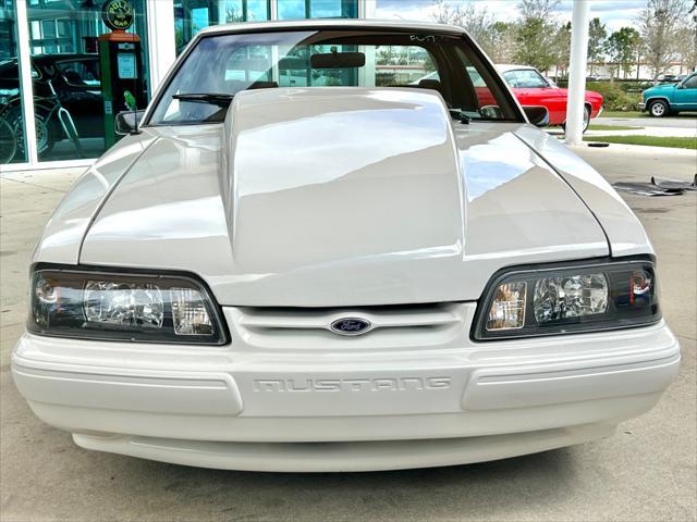 Photo of 1991 White Ford Mustang