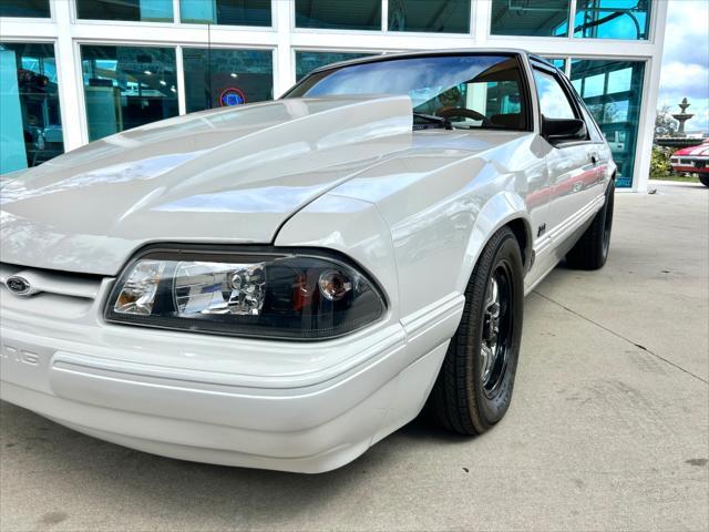 Photo of 1991 White Ford Mustang