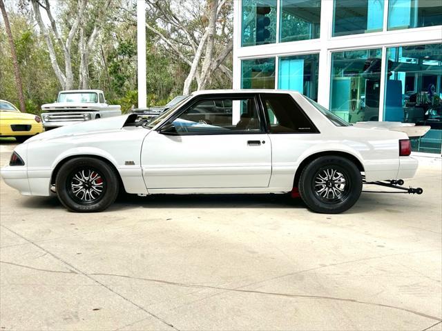 Photo of 1991 White Ford Mustang