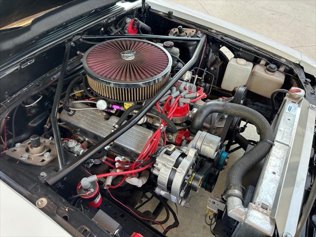 Photo of 1991 White Ford Mustang