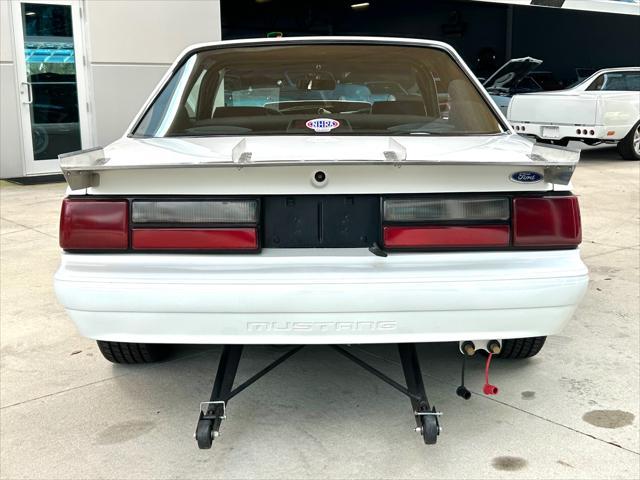 Photo of 1991 White Ford Mustang