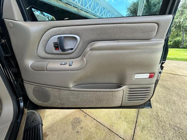 Photo of 1996 Black GMC Yukon