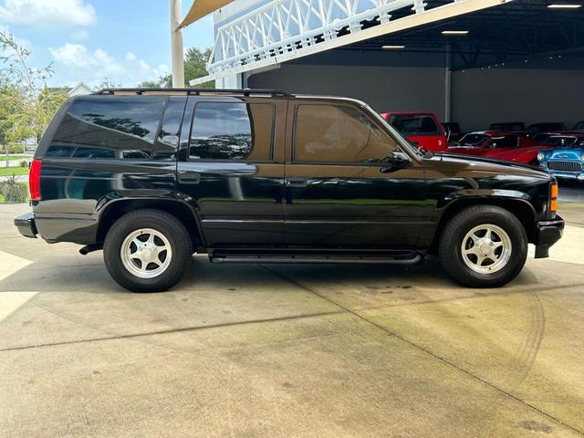 Photo of 1996 Black GMC Yukon