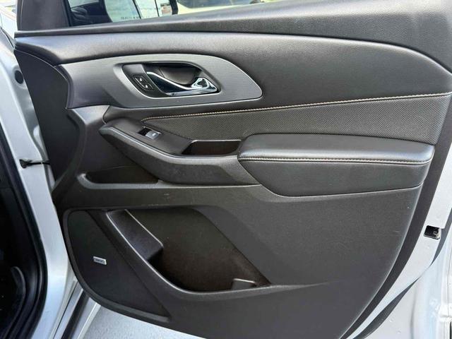Photo of 2018 Silver Ice Metallic Chevrolet Traverse