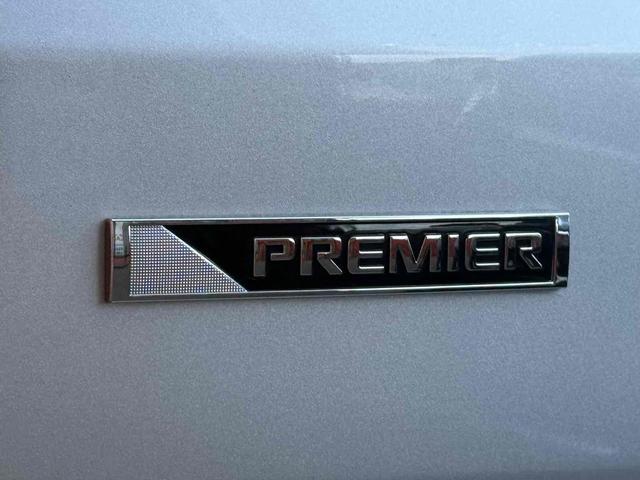 Photo of 2018 Silver Ice Metallic Chevrolet Traverse