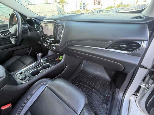 Photo of 2018 Silver Ice Metallic Chevrolet Traverse