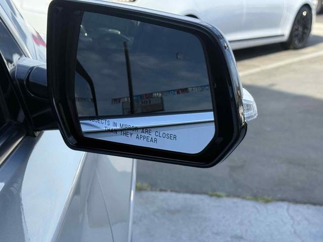 Photo of 2018 Silver Ice Metallic Chevrolet Traverse