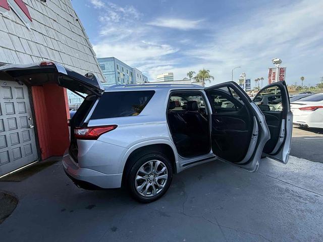 Photo of 2018 Silver Ice Metallic Chevrolet Traverse