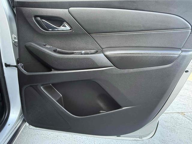 Photo of 2018 Silver Ice Metallic Chevrolet Traverse