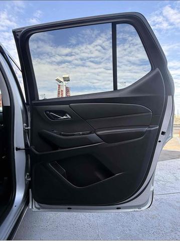 Photo of 2018 Silver Ice Metallic Chevrolet Traverse