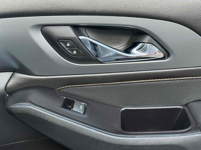Photo of 2018 Silver Ice Metallic Chevrolet Traverse