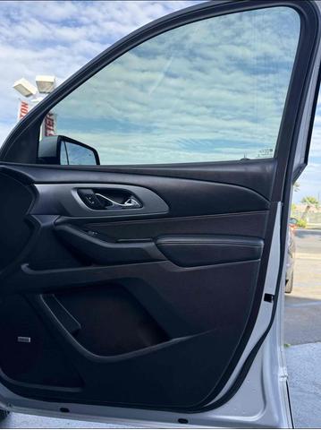 Photo of 2018 Silver Ice Metallic Chevrolet Traverse