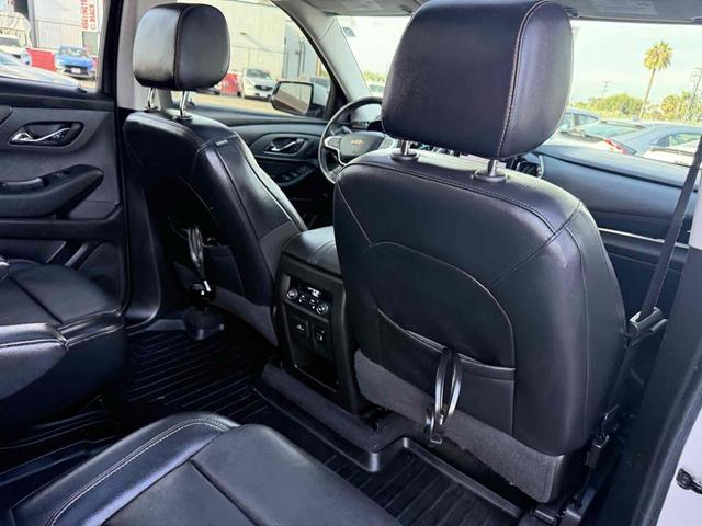 Photo of 2018 Silver Ice Metallic Chevrolet Traverse