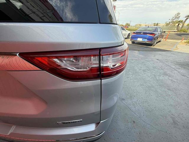 Photo of 2018 Silver Ice Metallic Chevrolet Traverse