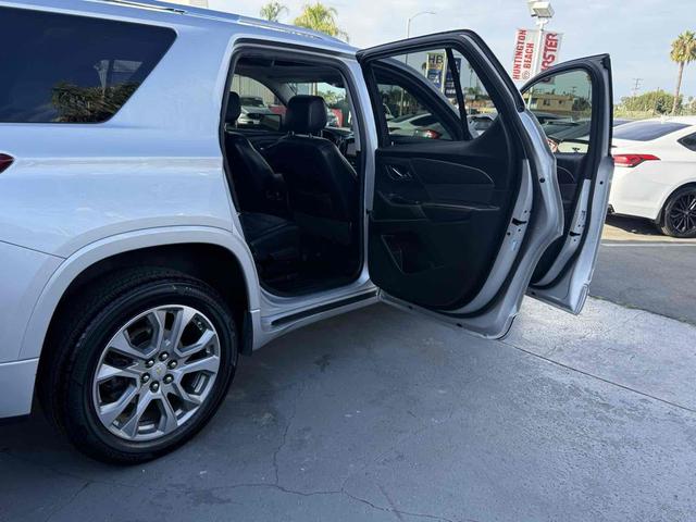 Photo of 2018 Silver Ice Metallic Chevrolet Traverse