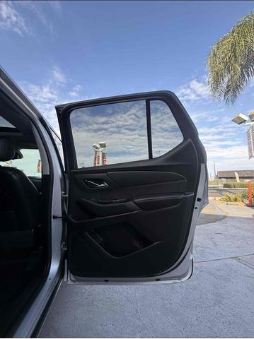 Photo of 2018 Silver Ice Metallic Chevrolet Traverse