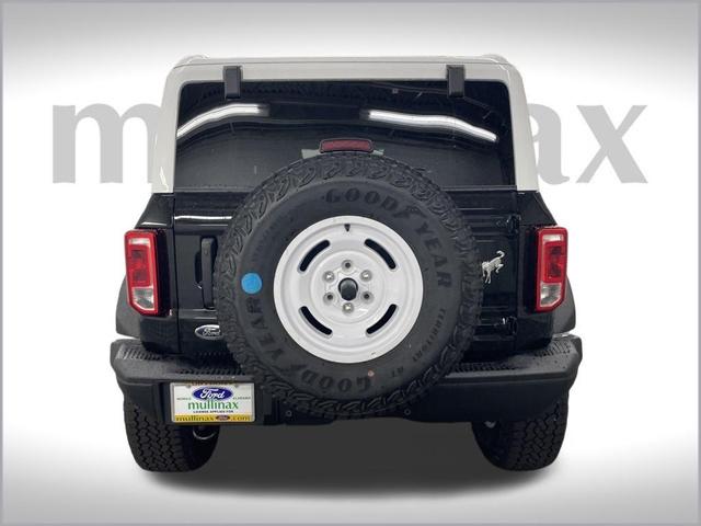 Photo of 2025 Shadow Black Ford Bronco